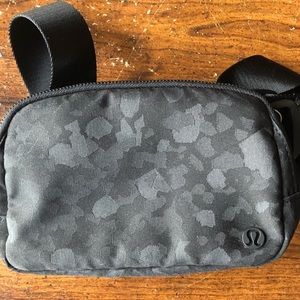 lululemon Everywhere Belt Bag